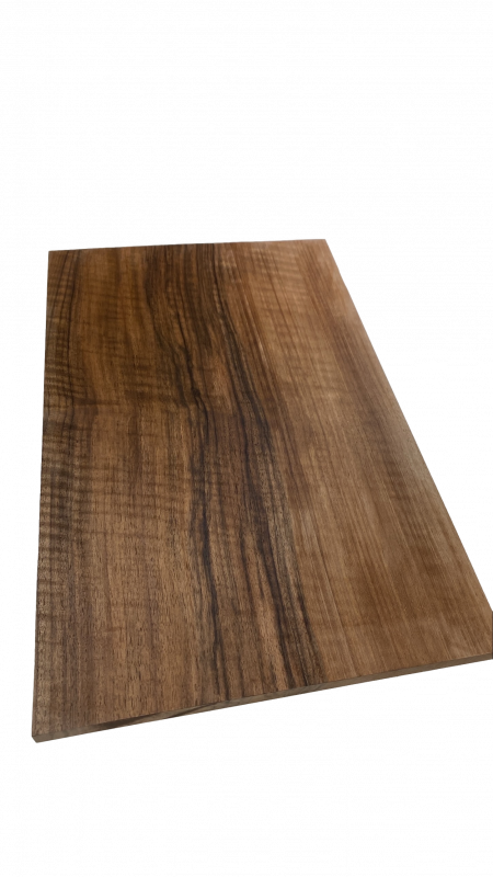 Top European Walnut flamed AAA 1-pc., 8 mm
